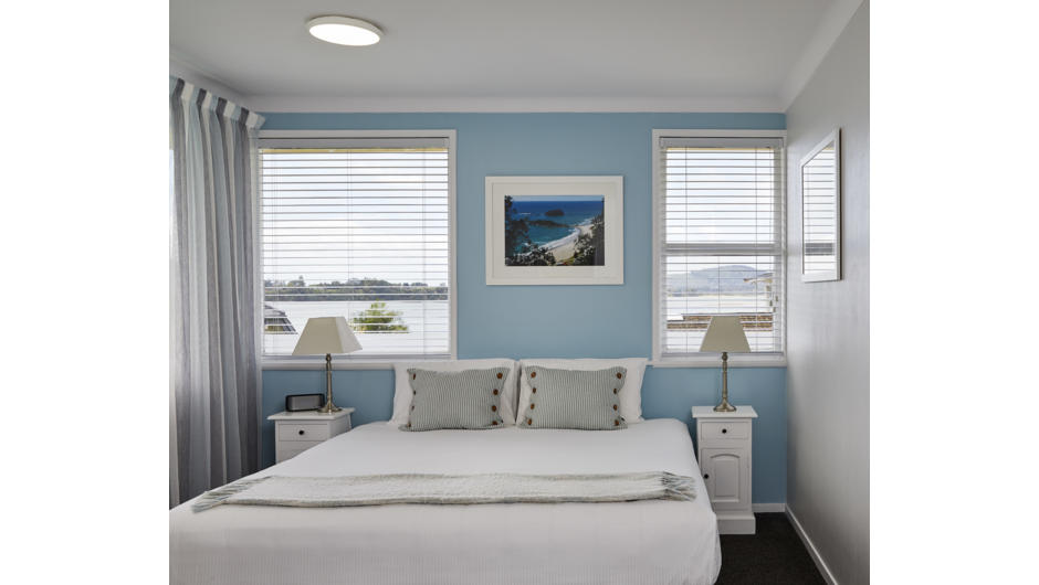 Our super king bed family unit with views over the inner harbour, great to wake up to a beautiful sunrise.