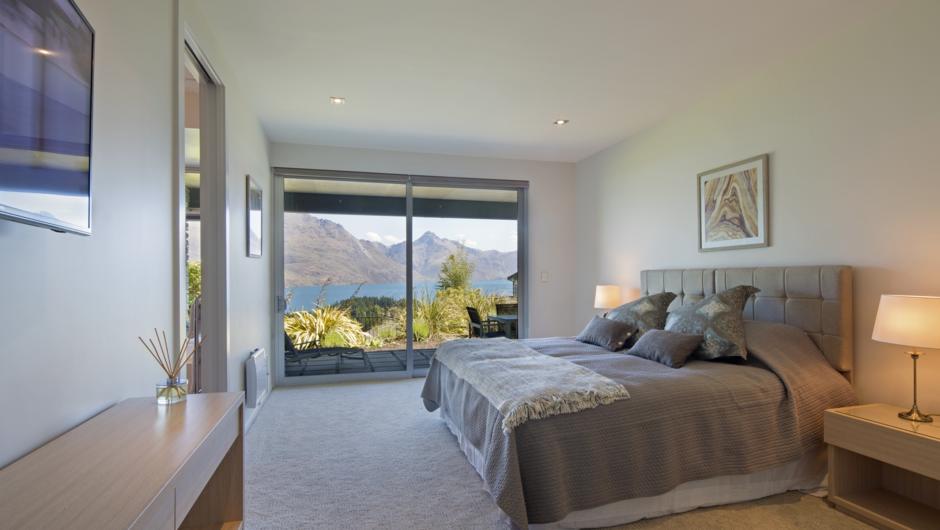 4 luxurious bedrooms, 3 with lake views and all with ensuites