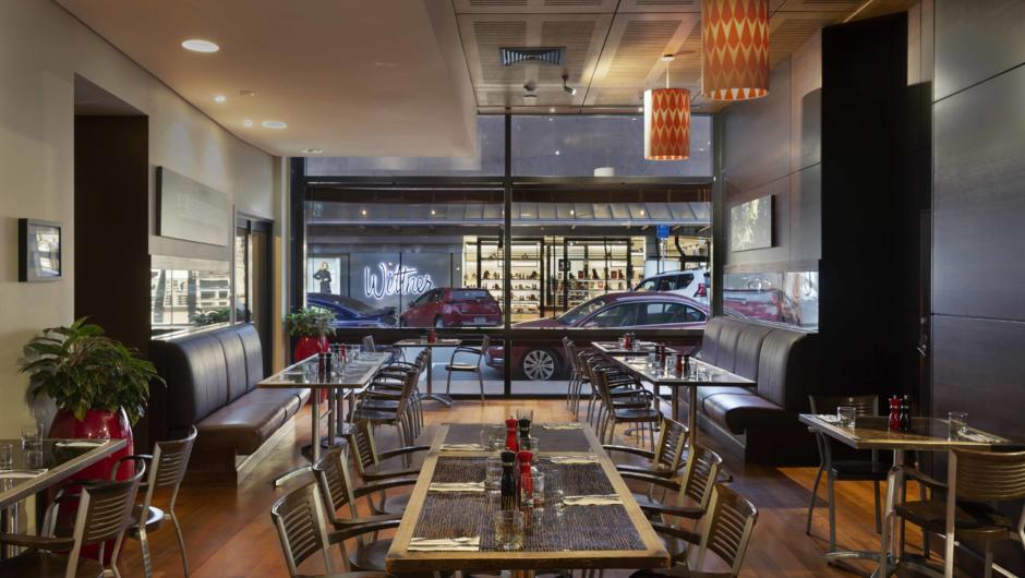 Vivant! restaurant and bar within the hotel. Perfect for casual dining with friends & family.
