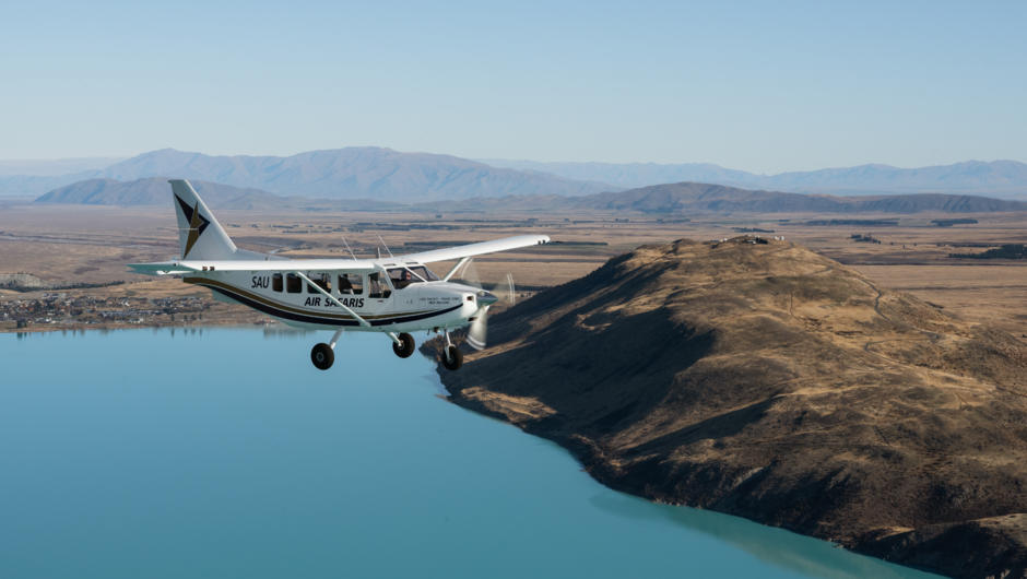 Air Safaris Airvan flying over Lake Tekapo