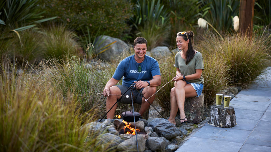 Discover one of our many campfires in our unique outdoor bar and cafe setting