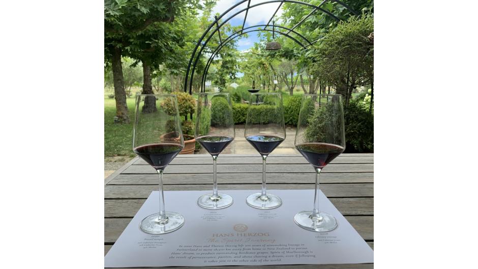 Enjoy our flights for winelovers in our stylish verandah.
