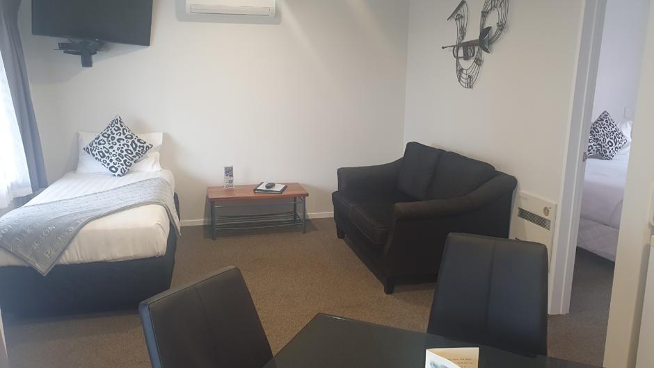 1 Bedroom Spa Unit - Living Area - ASURE Albert Park Motor Lodge