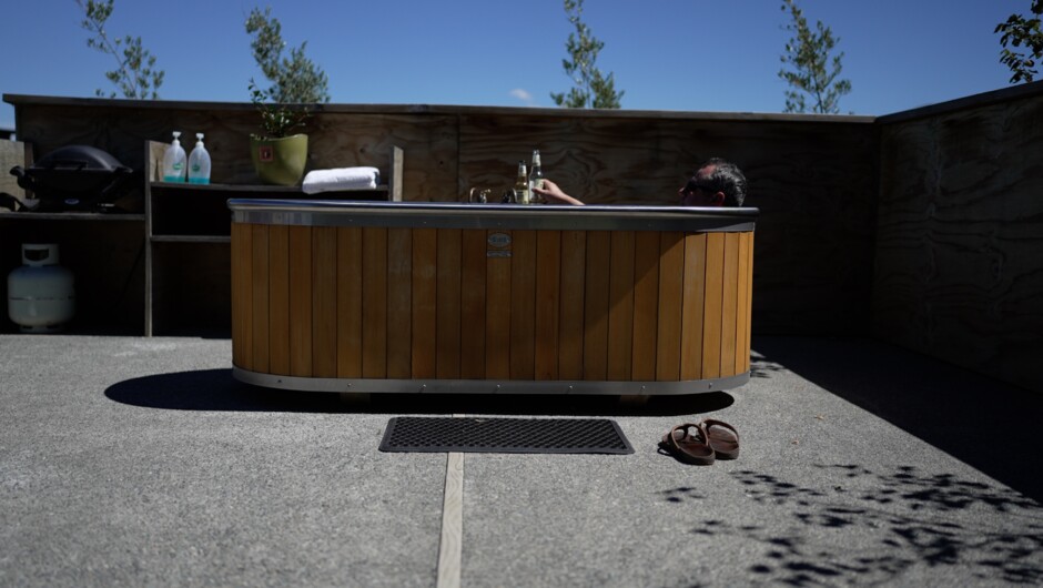 Executive Barn, luxury outdoor bath.