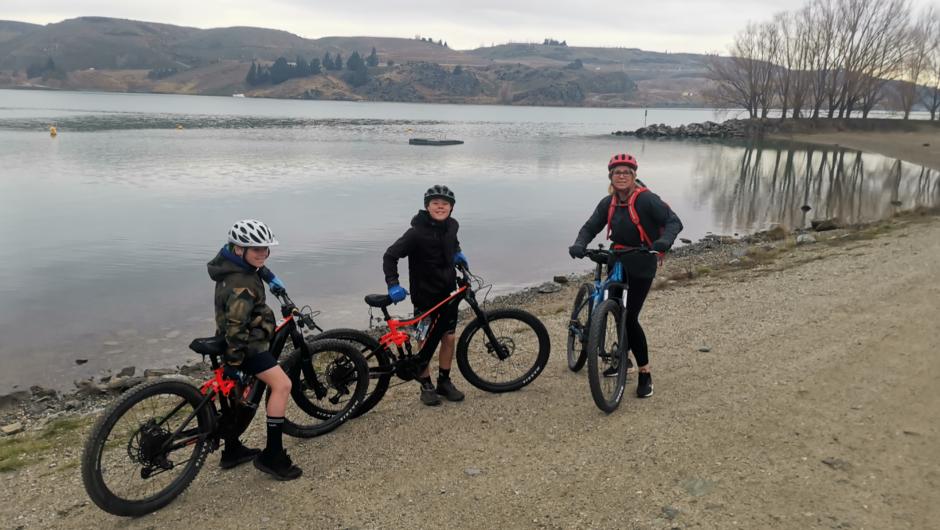 About to set off on the family-friendly Lake Dunstan cycleway. We recommend the use of e-bikes for the younger members of any group.