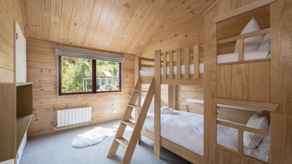 Bedroom 4 with King Single bed + Bunk beds