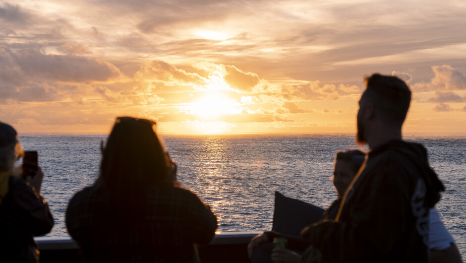Upstairs on Wahinemoe is the Raglan Bar and the best viewpoint for the sunset.  We are blessed with geography where sun sets across the Tasman sea and is perfectly aligned with the harbour mouth where stay in the safe confines of the calmer waters.
