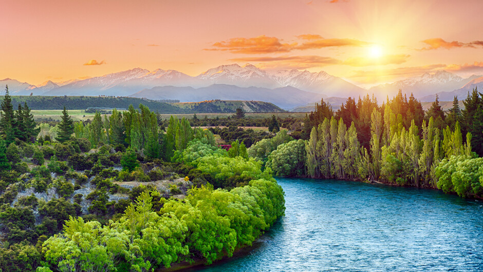 Explore New Zealand by car or motorhome.