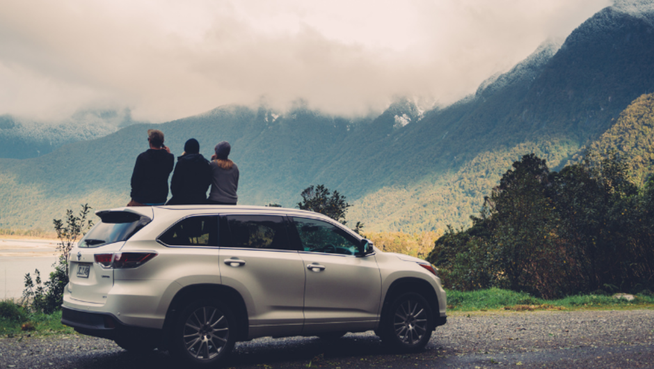 Friends on a New Zealand road trip together.