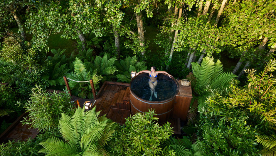 Relax at Secret Spot in your own cedar hot tub on the forest edge