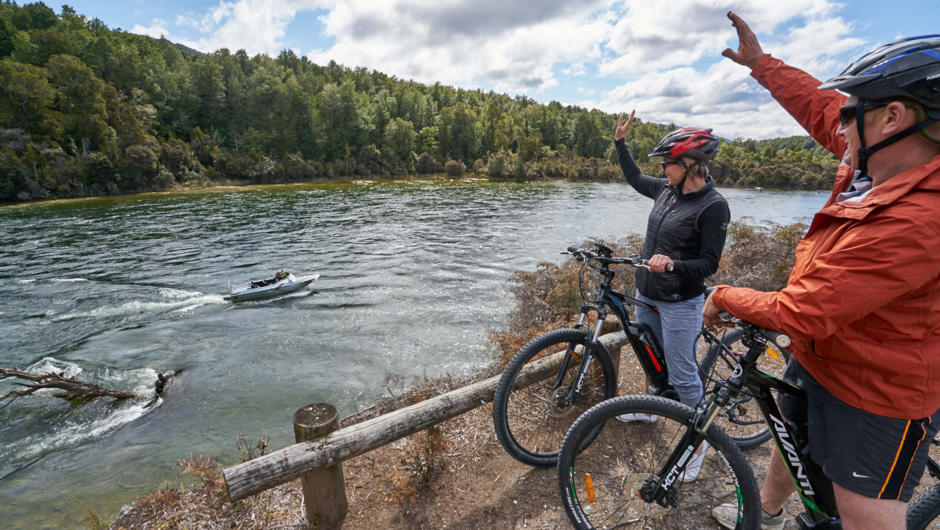 Get dropped of at the end of the Lake2Lake cycle trail at Balloon Loop to ride back to Te Anau or have us pick you and your bikes up there and shuttle you back to the Lake Te Anau control gates.