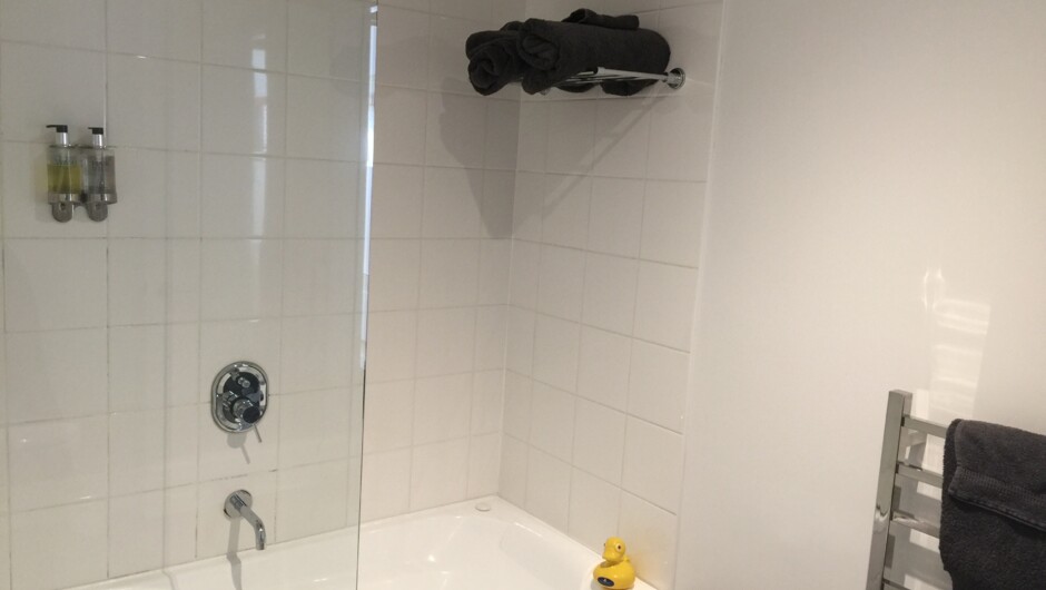 2 bedroom spa bath/shower