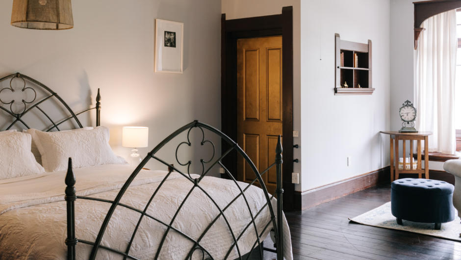 Wallingford Suites offer king or twin beds dressed in fine cotton and plump feather pillows (pillow menu available). Other amenities include a Nespresso coffee maker, French Press with single origin beans, T leaf T - infusions and Tea from around the worl