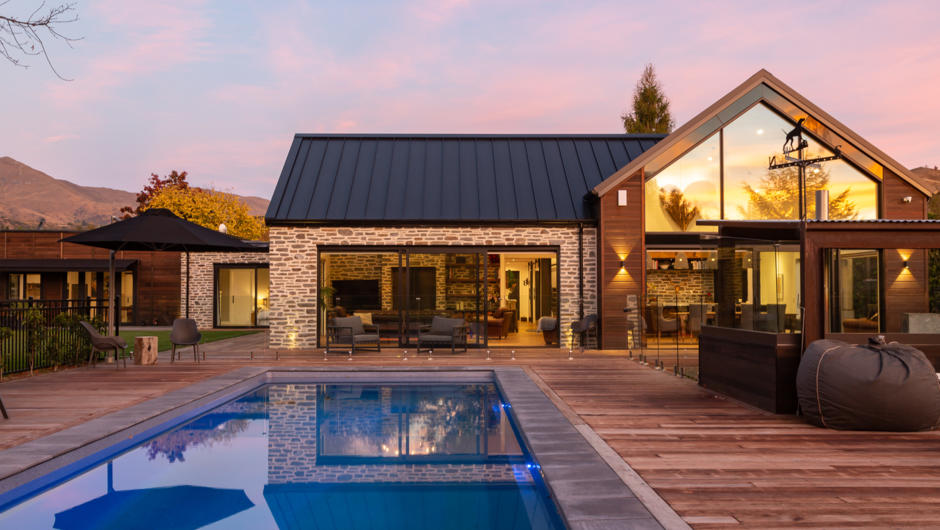 Arrowtown Retreat Exterior and Swimming Pool