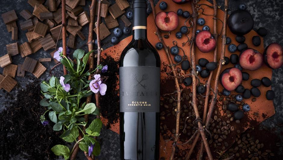 The Reserve range of Tantalus Estate showcases our flagship wines. The naming of each one has its
origins in the concept of the Tantalus, something beautiful that is hidden, yet in plain sight.