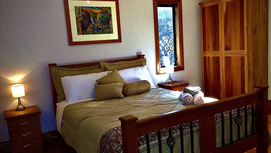 Typical Queen bedroom, all with garden/ native forest views. Depending on demand for rooms some rooms have ensures.