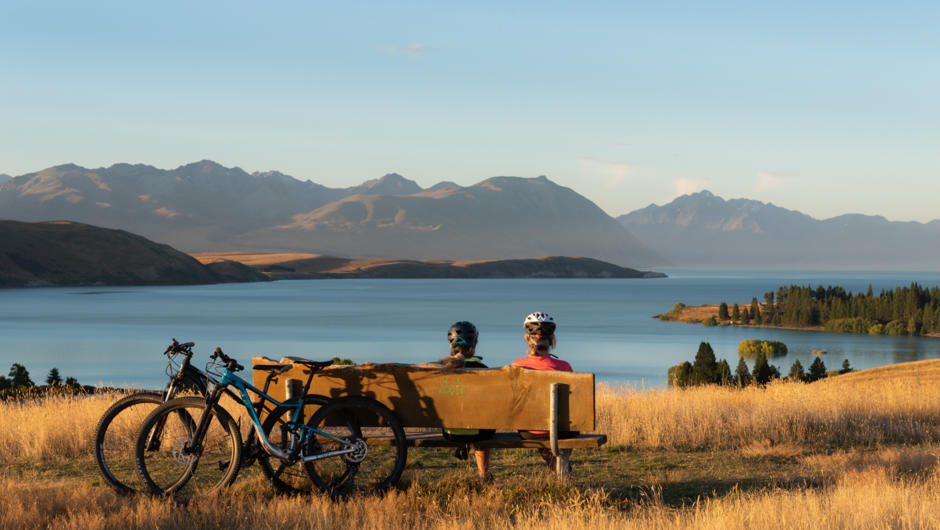 A beautiful view from Cowans Hill, Tekapo, on a summer&#039;s night.