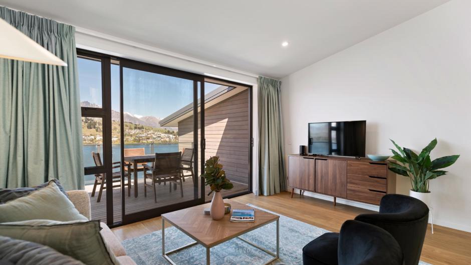 Open plan living that opens out to a private deck where you can take in the un-interrupted views of Lake Wakatipu.