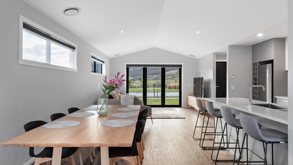 Open-plan living/dining, perfect for entertaining.