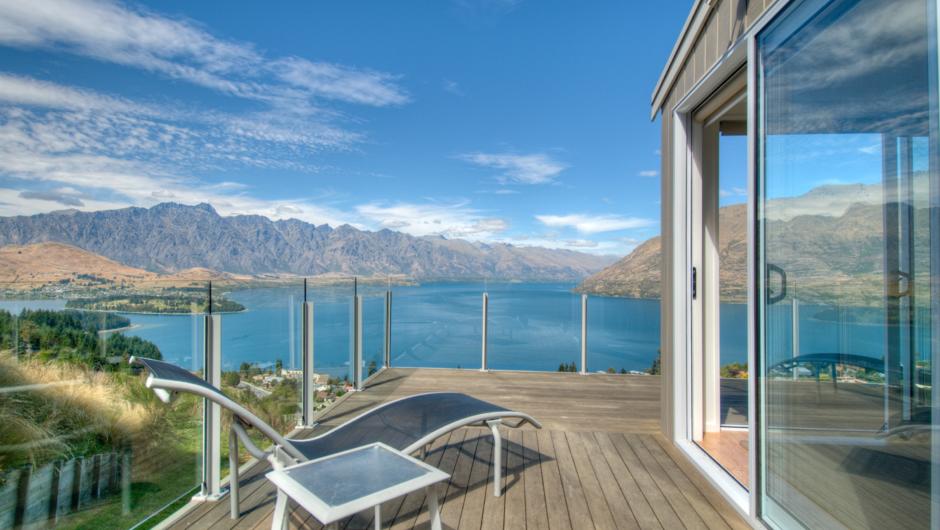Relax on the large private balcony and enjoy the breathtaking views of Lake Wakatipu