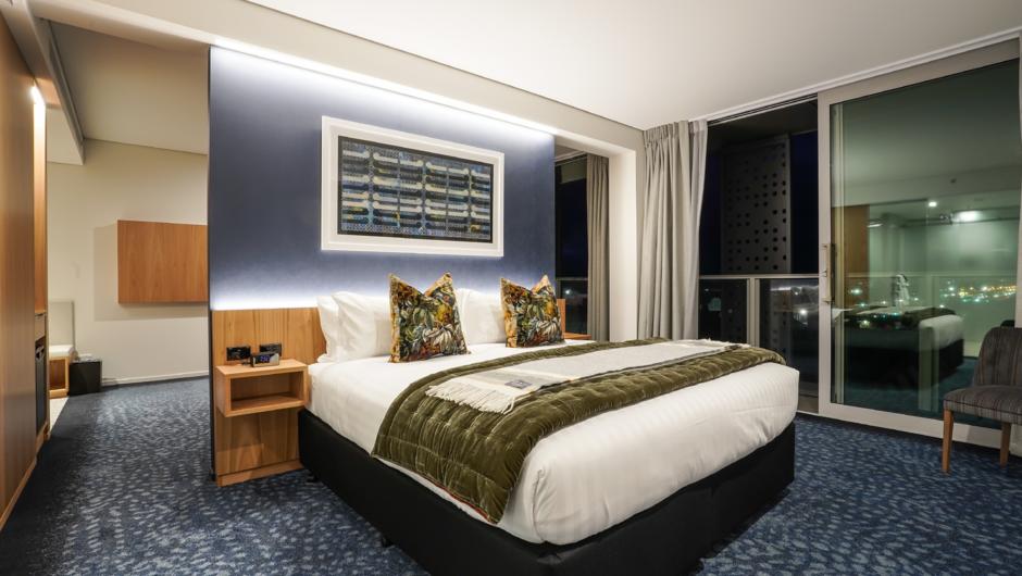 Enjoy a night of undisturbed, restful sleep in your comfortable super king bed.  The spacious suite has a separate lounge area, where you can put your feet up and enjoy a Nespresso. The private Juliet balcony offers unparalleled views of the city.