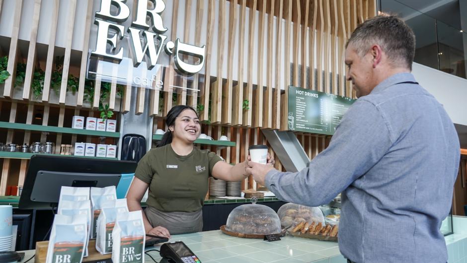 Brew’d cafe is a bright and fresh spot serving perfectly crafted coffees from local supplier Mint Roastery. Brew’d offer a full breakfast and lunch menu that’s regularly updated with the seasons and a well-stocked cabinet for lighter meals, sweet treats a