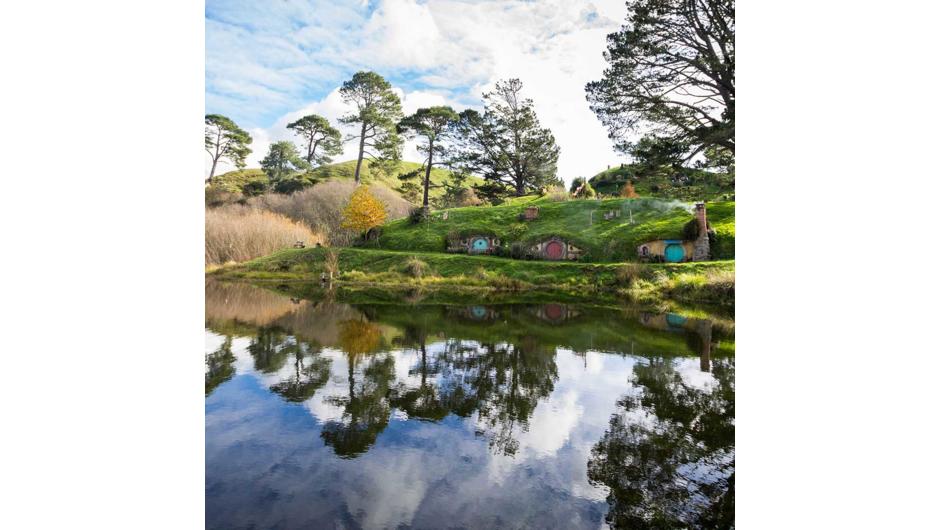 Travelling through the town of Matamata you can visit the fully intact Hobbiton film set used in the shooting of the Lord of The Rings and Hobbit trilogies.