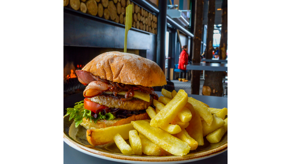 Nothing beats a burger cosied up by the fire up the mountain! Enjoy the restaurants and bars up the mountain.