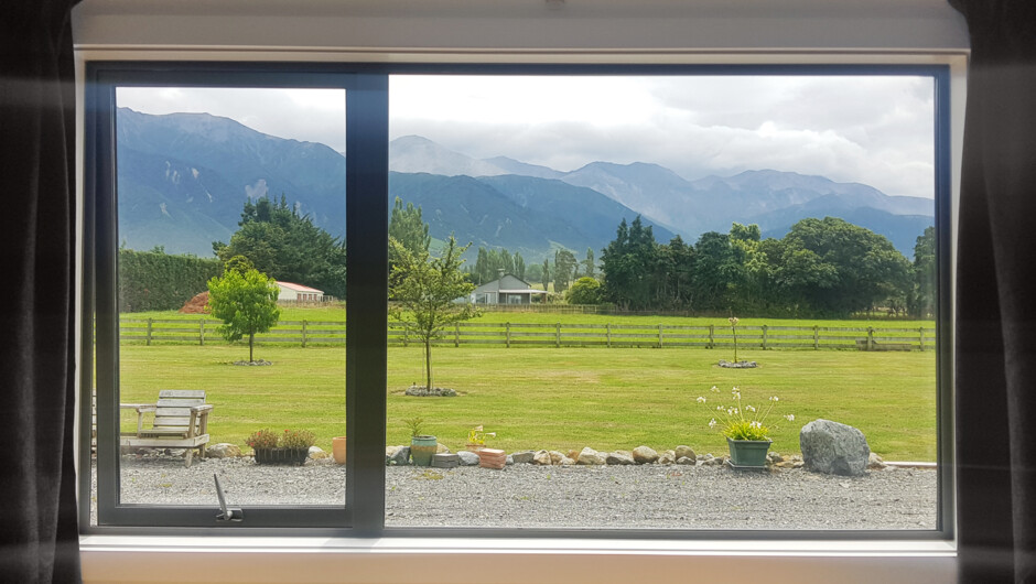 Mountain view from Bedroom/Lounge.