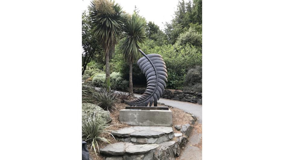 The symbol of New Zealand is the silver fern leaf.  The silver fern leaf statue is located in Queenstown park in Queenstown.