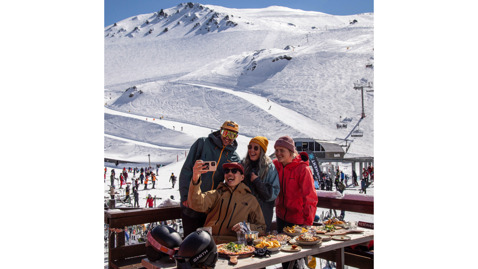 Food and beverages are available at Sixteen10 Espresso Bar, Ski High Cafe, and Opuke Kai which offers mulled wine and an a la carte experience on the mountain, where you can recharge your batteries for your next run.
