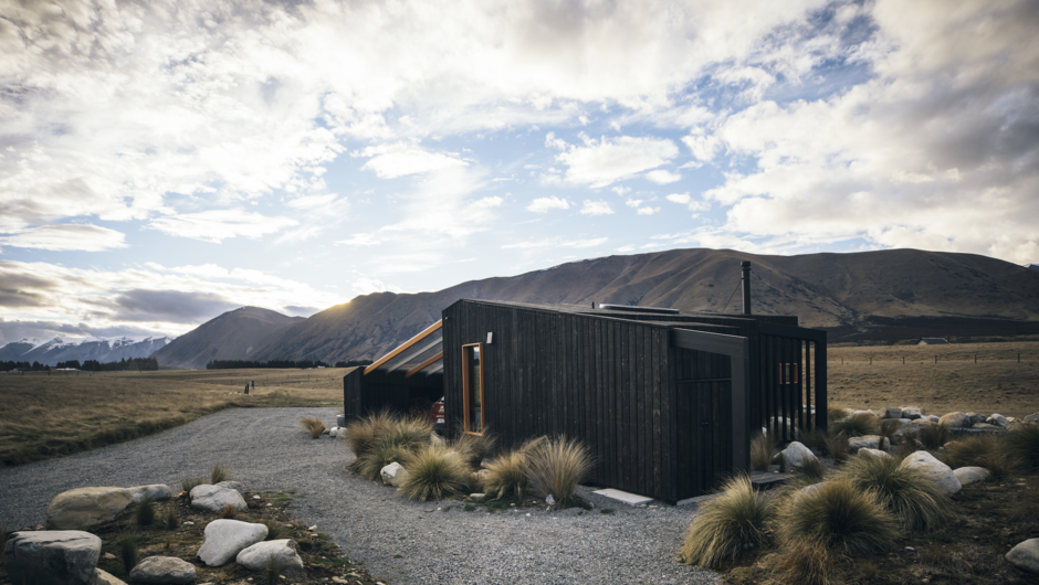 Skylark Cabin features stunning views of golden grasslands and the rugged Ben Ohau mountain range