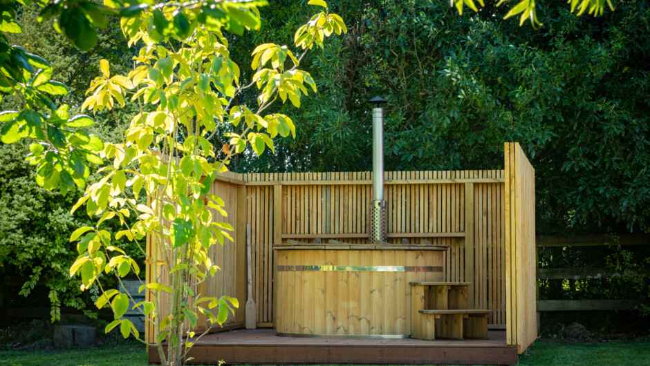 Th hot tub has been located in the private garden beside the Retreat and provides wonderful views across the neighbouring vineyard and to the western mountains.