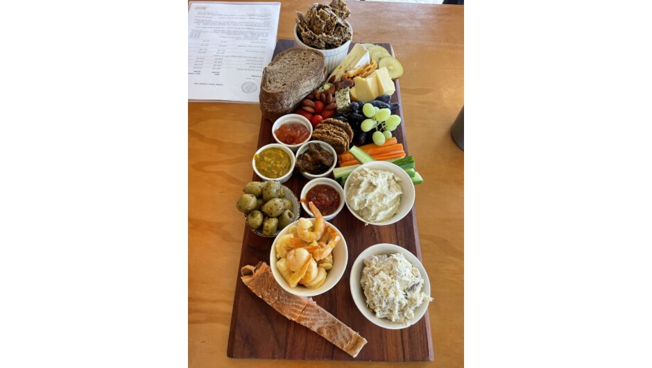 The beautiful platter lunch at Le Gra Vineyard.