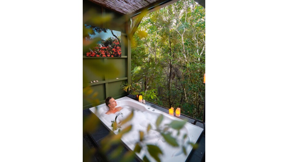 The treetop bathhouse is truly remarkable with views out into the native forest. Magical during the day with the native birds and totally romantic at night. Perfect for couples.