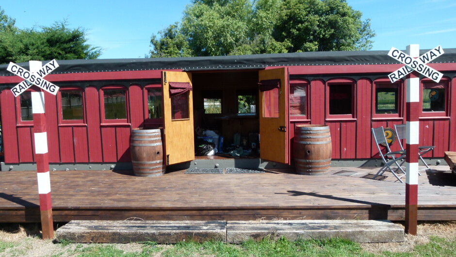 HUGE deck, gas barbecue, outdoor seating - Train Carriage - Wacky Stays, Kaikoura