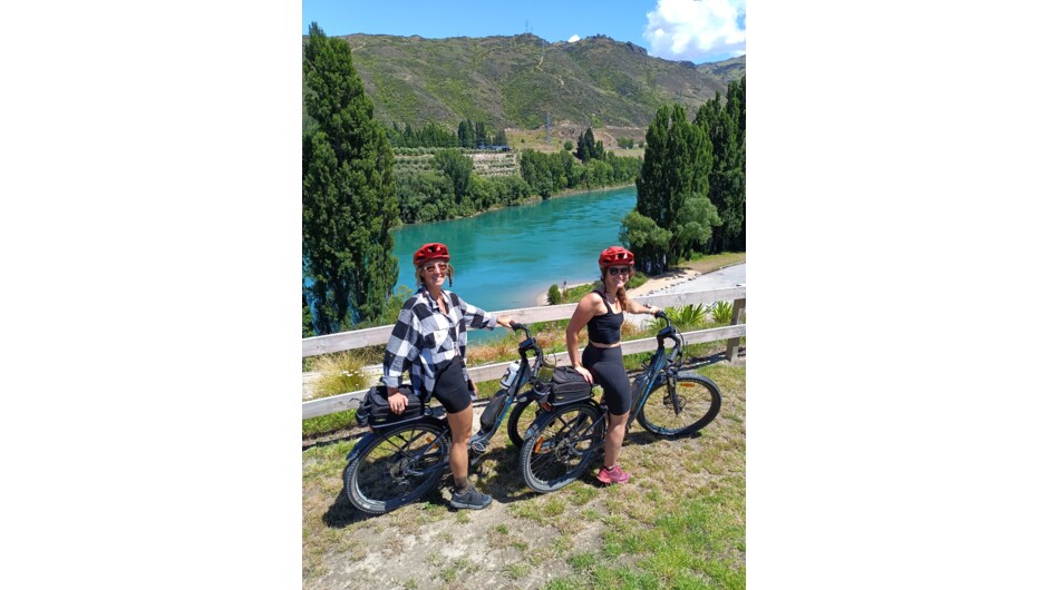 nzbiketrails finishes the Dunstan Trail in the heritage town of Clyde - with beautiful views of the Clyde dam and the valley below and a high street that is relatively untouched since the days of the Gold Rush. Enjoy a celebratory drink and cake in one of