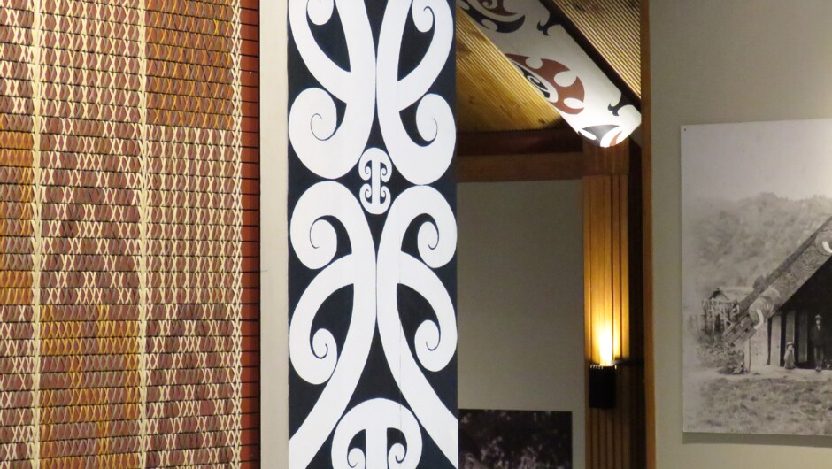 Decorative arapaki (tukutuku) panels at the entrance to Te Ātihaunui a Pāpārangi - The Māori Court