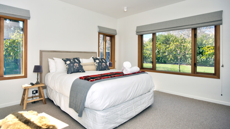 Master bedroom with Ensuite &amp; robe
