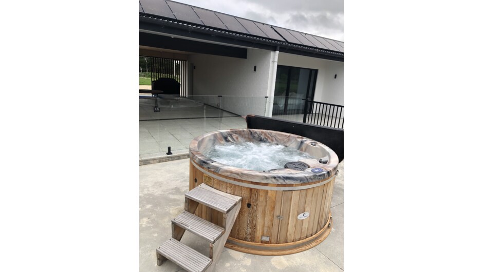 Hot tub available for guests to use