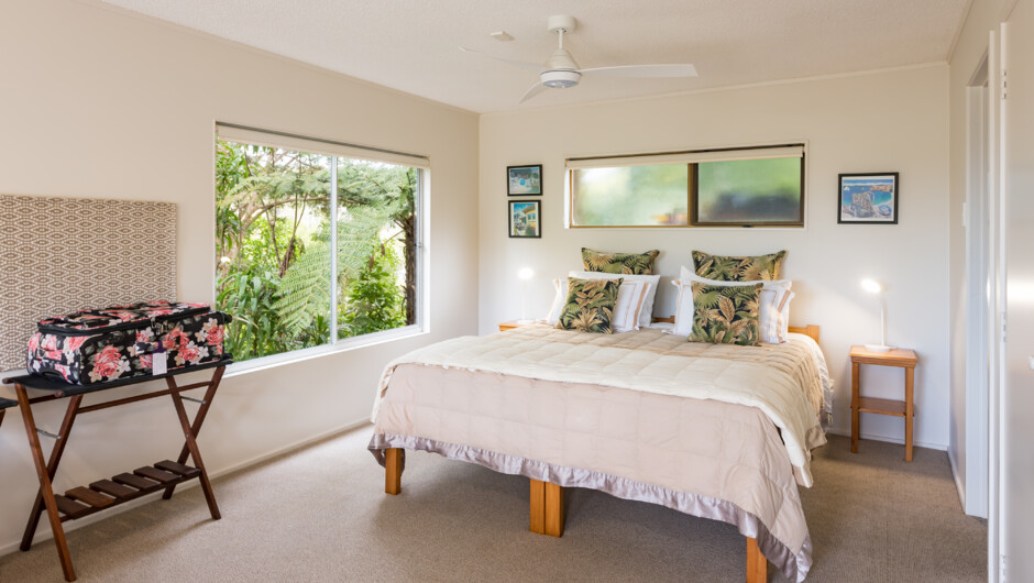 Garden Suite kingsize bed.  100% cotton linen, Fairydown natural duvet.
