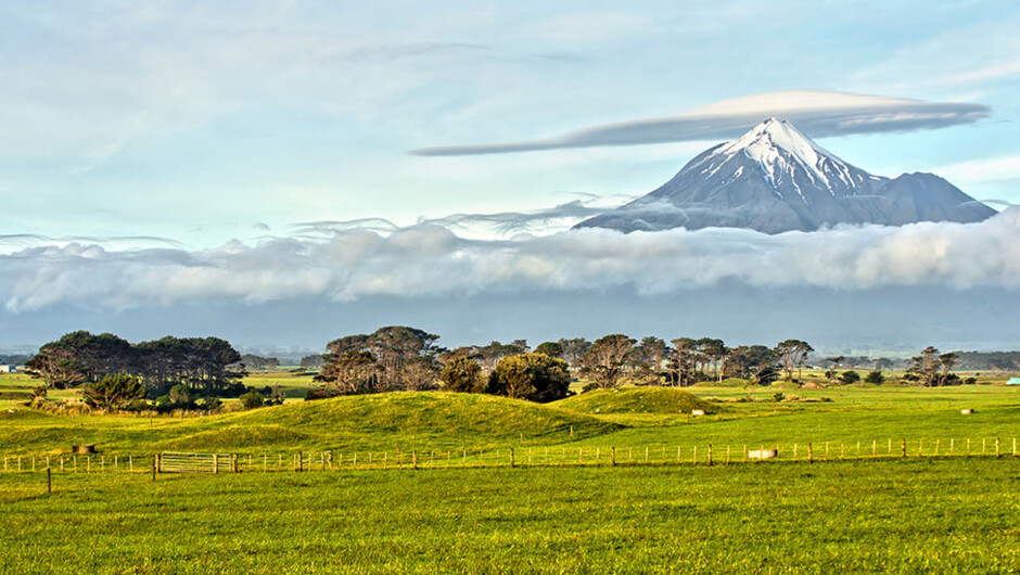 Marvel at one of New Zealand&#039;s most iconic peaks - Mt Taranaki.