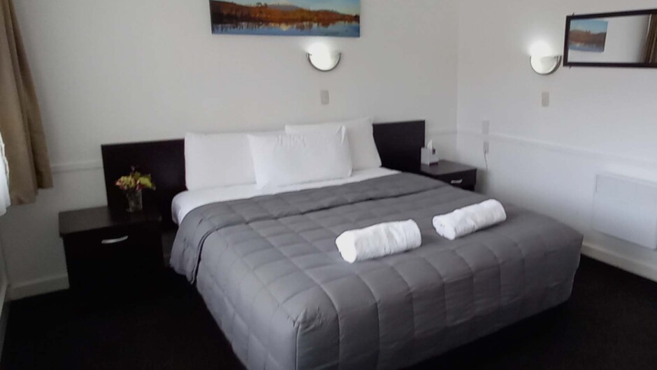 Queen Studio - Queen bed. Ensuite bathroom with free toiletries, free WIFI, flat screen TV, tea and coffee making facilities, refrigerator, toaster, air fryer, and microwave. Heating and electric blankets.