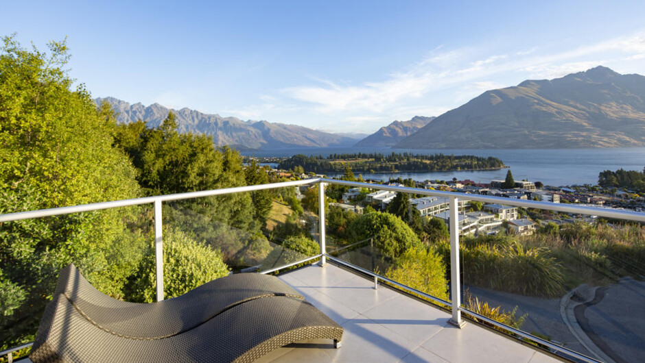 Enjoy panoramic views of Queenstown&#039;s iconic landmarks including Lake Wakatipu, Cecil Peak and Walter Peak from the large balcony.