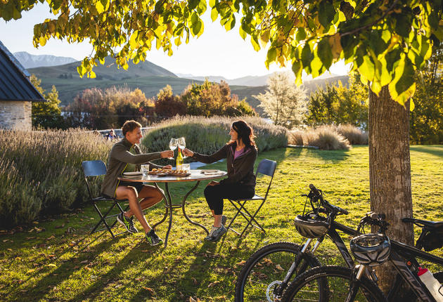 Fresh seafood, succulent lamb and seasonal produce is found everywhere in New Zealand, and some regions really take the cake when it comes to food. Explore some of the best places for foodies in New Zealand.