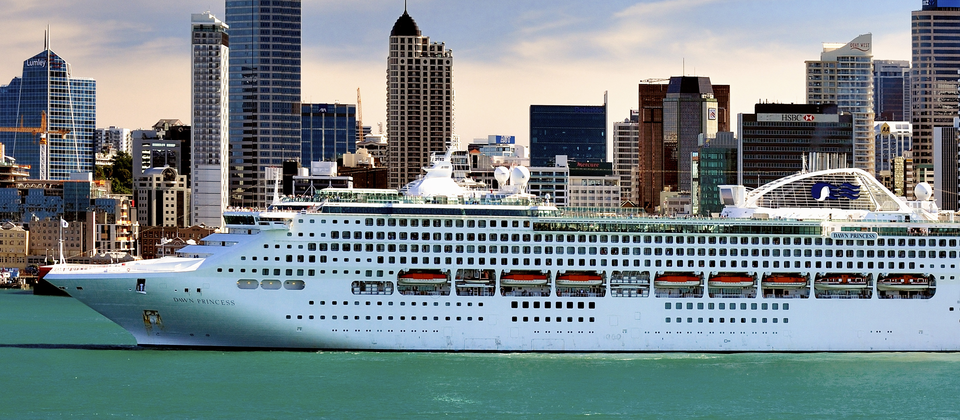 cruise ships around auckland