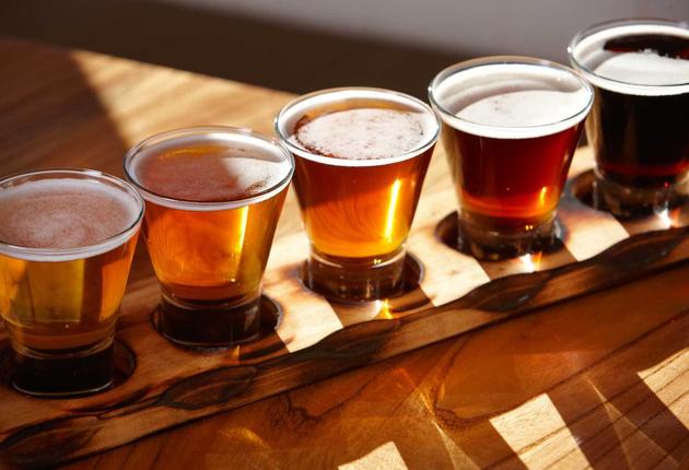 Im Herzen Aucklands steht Neuseelands erste Brauerei-Bar, das 109 Jahre alte Shakespeare Brewery & Hotel. Auch die Leigh Sawmill Brewery produziert Spitzenbiere von Weltklasse.