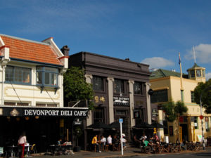 德文波特古雅建筑中的咖啡馆和精品店最为有名。