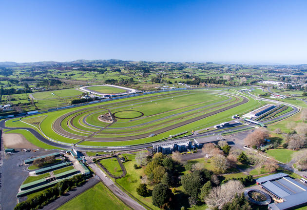 Motor racing, horse racing and garden fresh vegetables are Pukekohe’s major attractions. This large country town is always buzzing with activity.