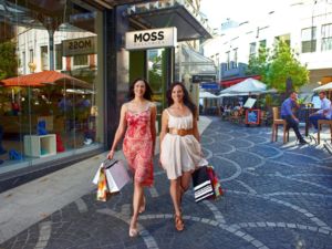 오클랜드 시내 중심가에서 빈티지 상점과 이색적인 뉴질랜드 아트 갤러리, 화려한 디자이너 상점들을 탐방하자.